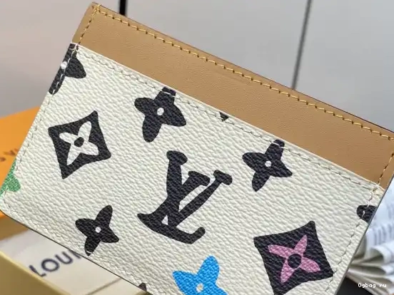 LOUIS VUITTON HOLDER-11*7*0.5cm CARD 0620